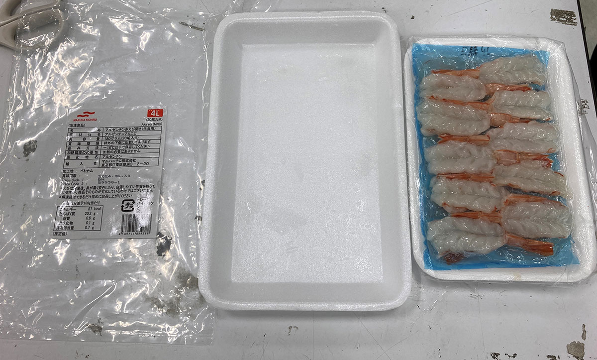 Example of improving containers/packaging (Center tray: before improvement; Right tray: after improvement)