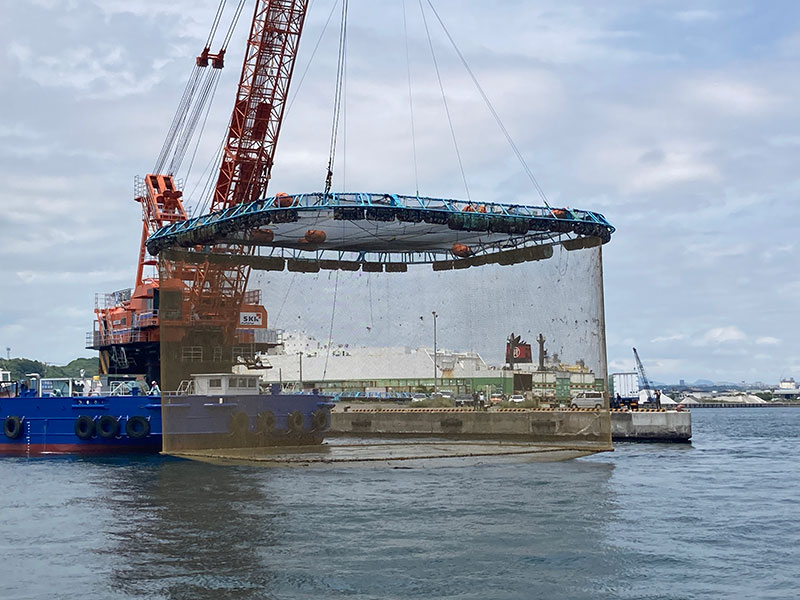 Larger-scale floating and sinking copper-alloy cage with consideration for farming environment.