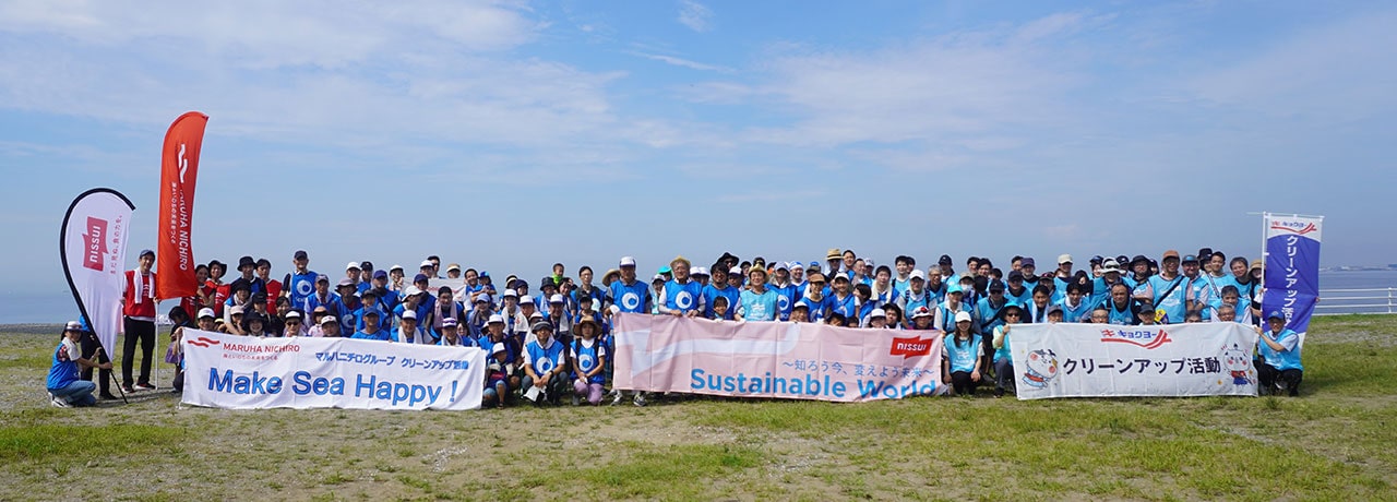 A group photo of the presidents of the three companies and participants